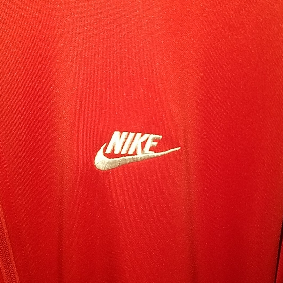 LAST ONE! XL: NWT Nike Zipped Jacket in Red - Picture 2 of 11